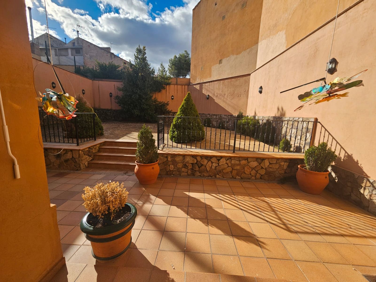 Terrassa de Casa o xalet en venda en Mondéjar amb Jardí privat, Terrassa i Moblat