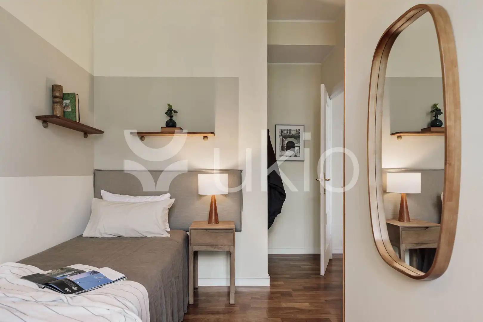 Dormitori de Apartament de lloguer en Barcelona amb Aire condicionat, Calefacció i Moblat