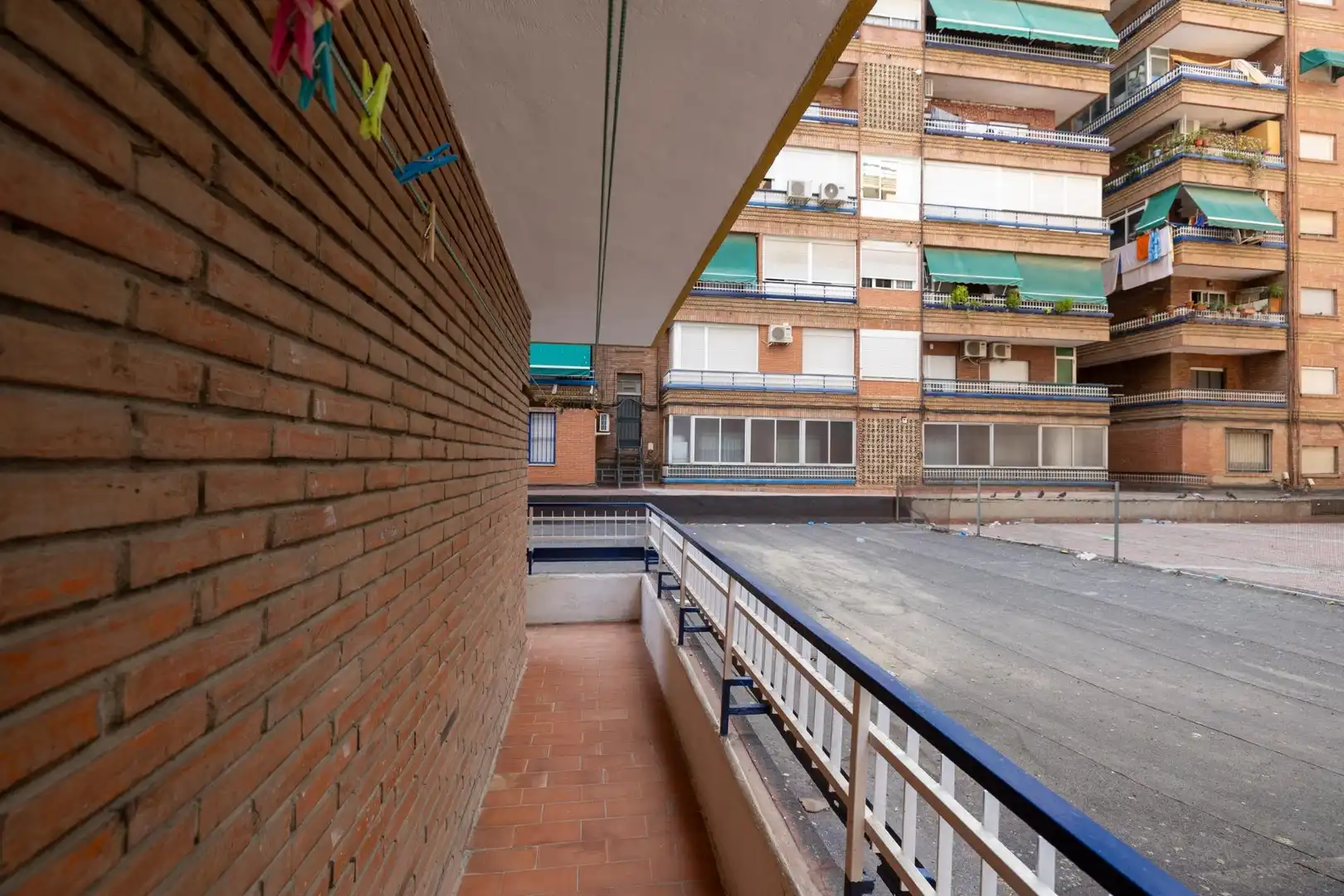 Vista exterior de Pis en venda en Granada amb Terrassa, Moblat i Balcó