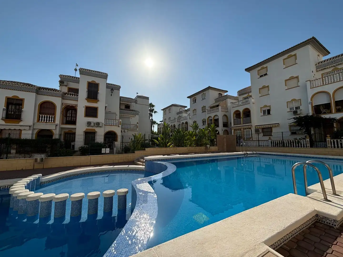 Vista exterior de Dúplex de lloguer en Torrevieja amb Aire condicionat, Calefacció i Terrassa