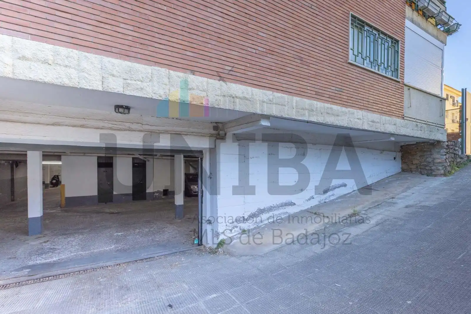Parkplatz von Wohnung zum Verkauf in Badajoz mit Klimaanlage, Privatgarten und Terrasse