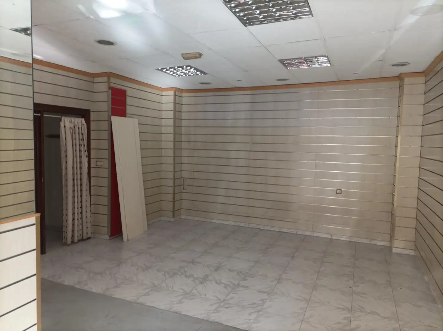 Commercial properties for rent in Granada  with Air Conditioner