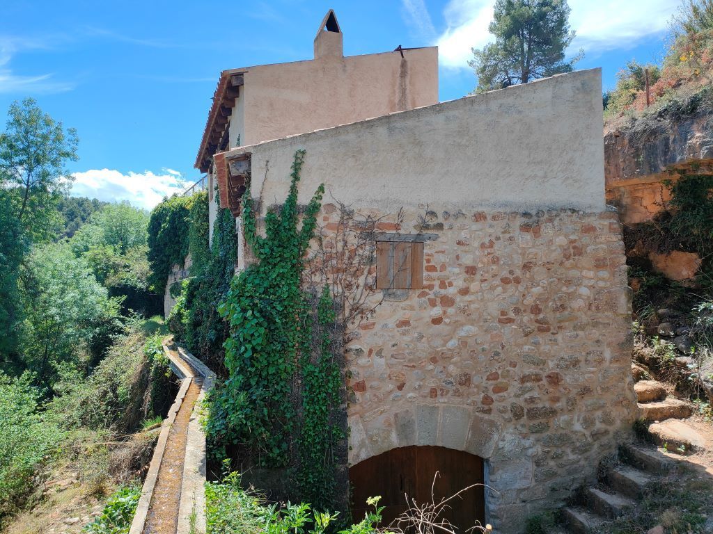 Country house for sale in Cretas