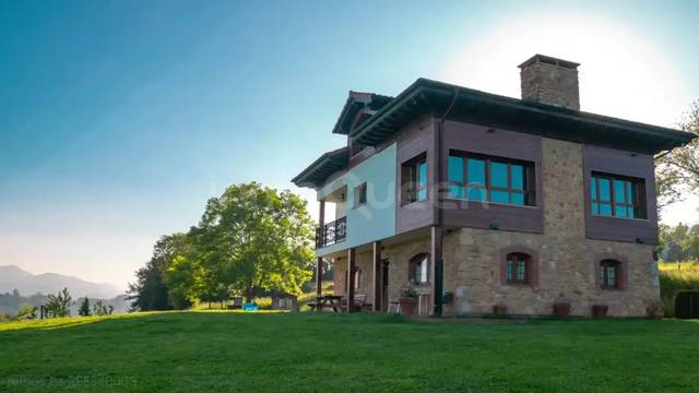 Casa-chalet en Venta en Lugar Hueges, 35B en Parres