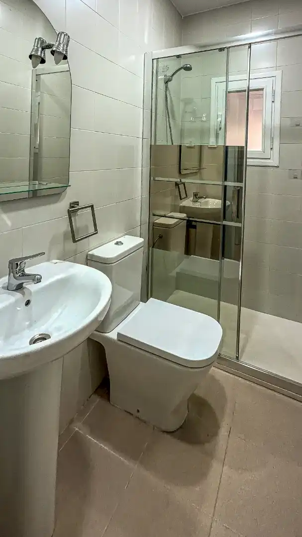 Badezimmer von Wohnung zur Miete in Getafe mit Heizung, Waschmaschine und Alarm