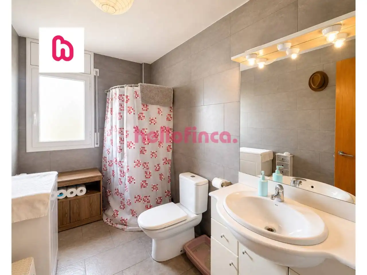 Bathroom of Flat for sale in Montesquiu  with Heating and Alarm