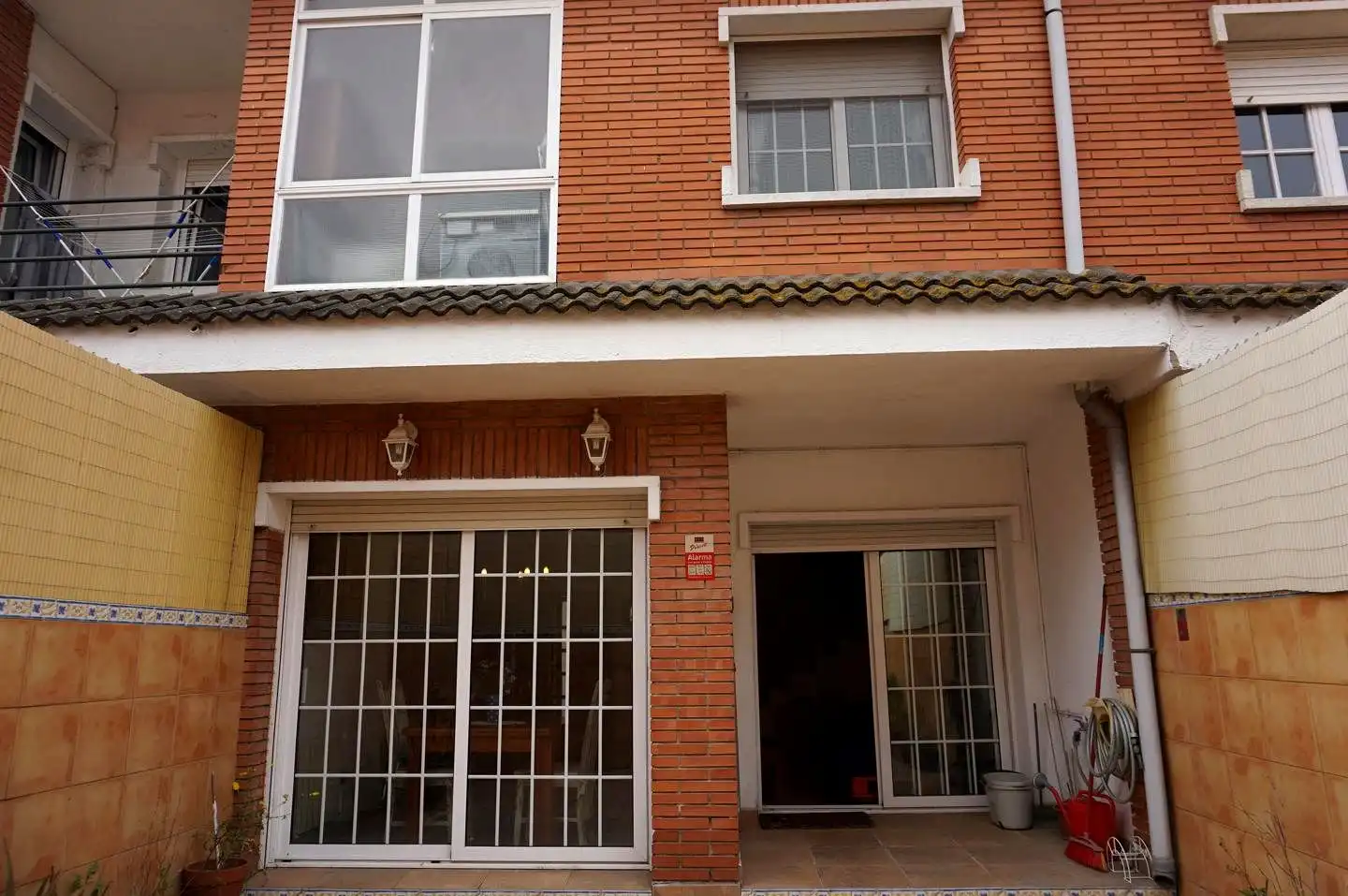 Vista exterior de Casa adosada en venta en Tordera con Aire acondicionado, Calefacción y Jardín privado