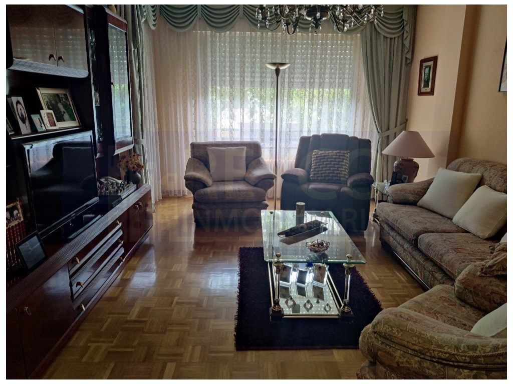 Sala d'estar de Pis en venda en  Logroño amb Balcó