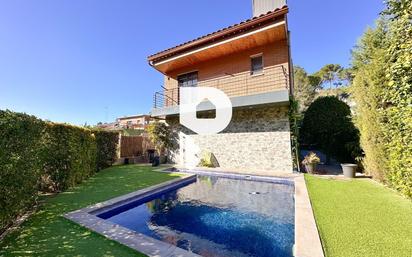 Exterior view of House or chalet for sale in Sant Esteve Sesrovires  with Air Conditioner, Private garden and Terrace