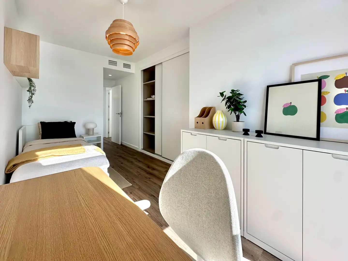 Schlafzimmer von Dachboden zum Verkauf in Almuñécar mit Klimaanlage, Terrasse und Schwimmbad