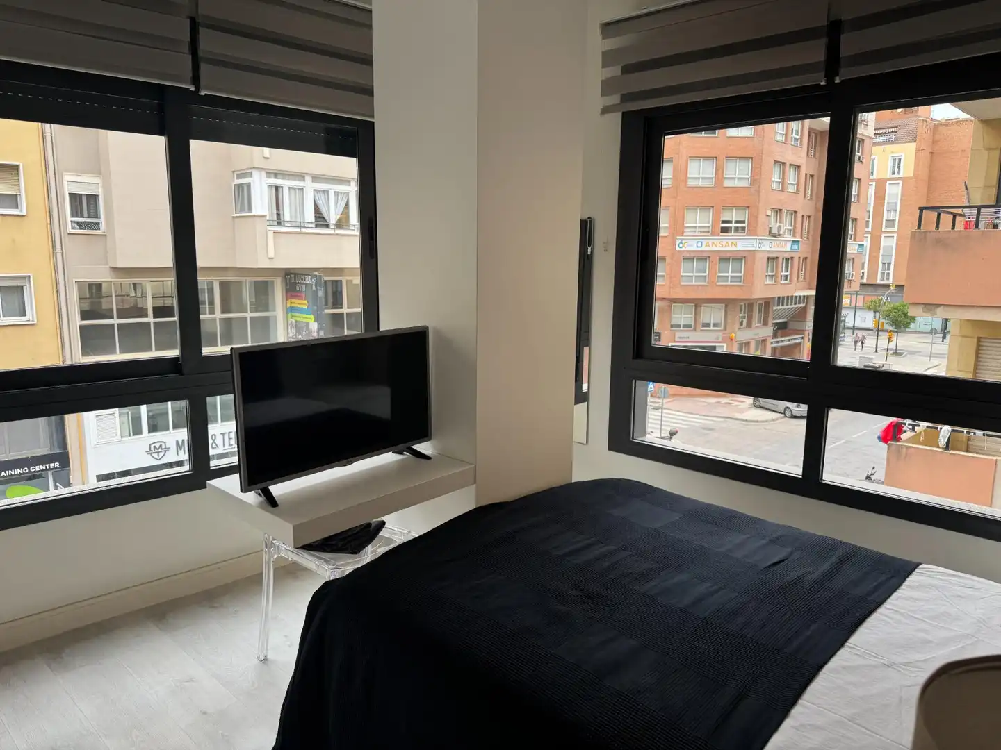 Dormitori de Apartament de lloguer en Málaga amb Aire condicionat, Calefacció i Moblat