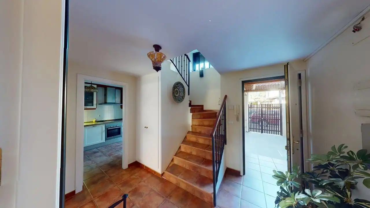 Casa adosada de alquiler en Guillena con Aire acondicionado, Calefacción y Jardín privado