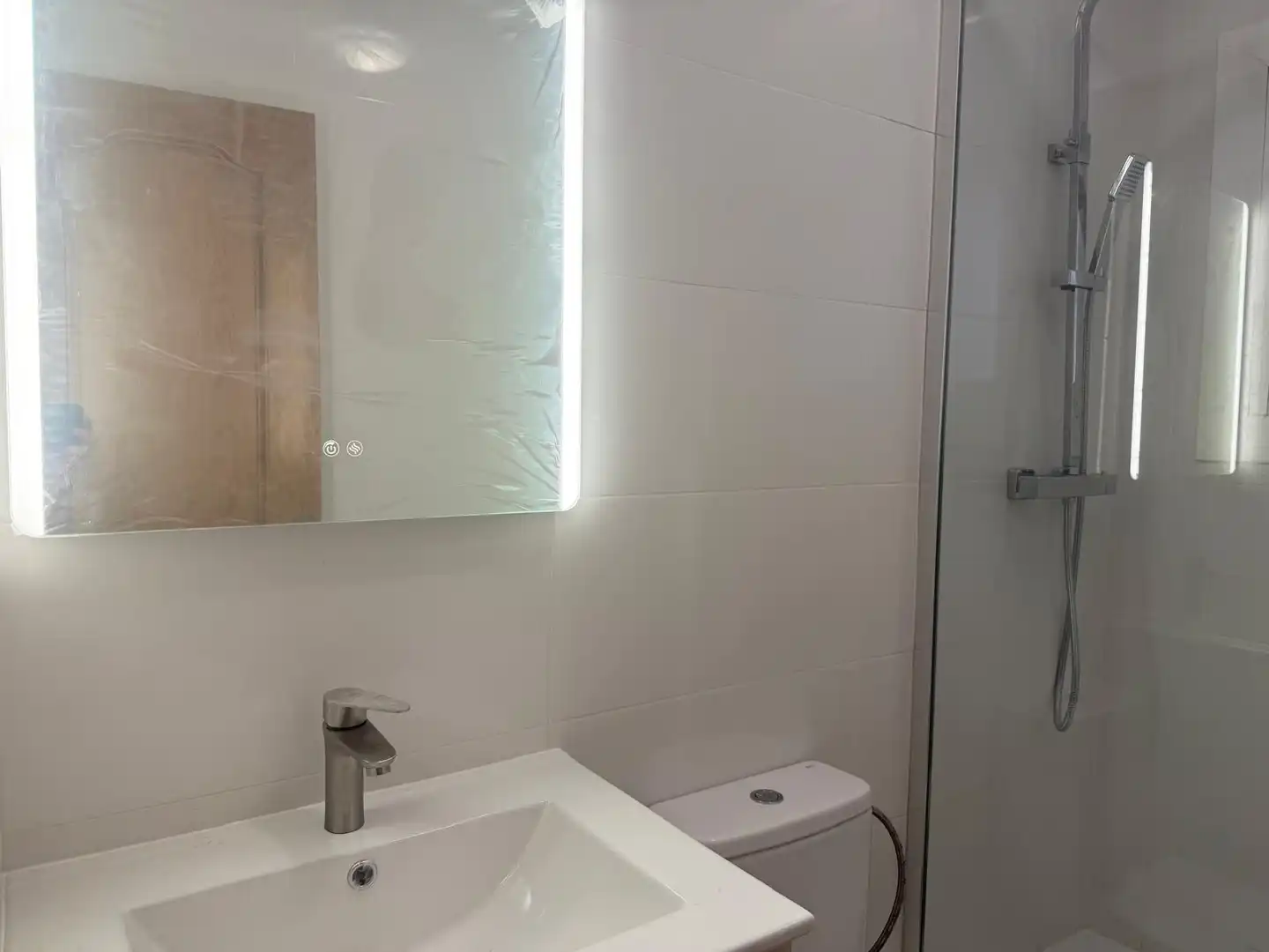 Bany de Pis en venda en Salt amb Calefacció, Balcó i Alarma