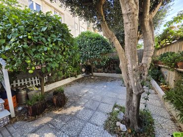 Baixos amb balcó en venda a Carrer de Mossèn Cinto Verdaguer