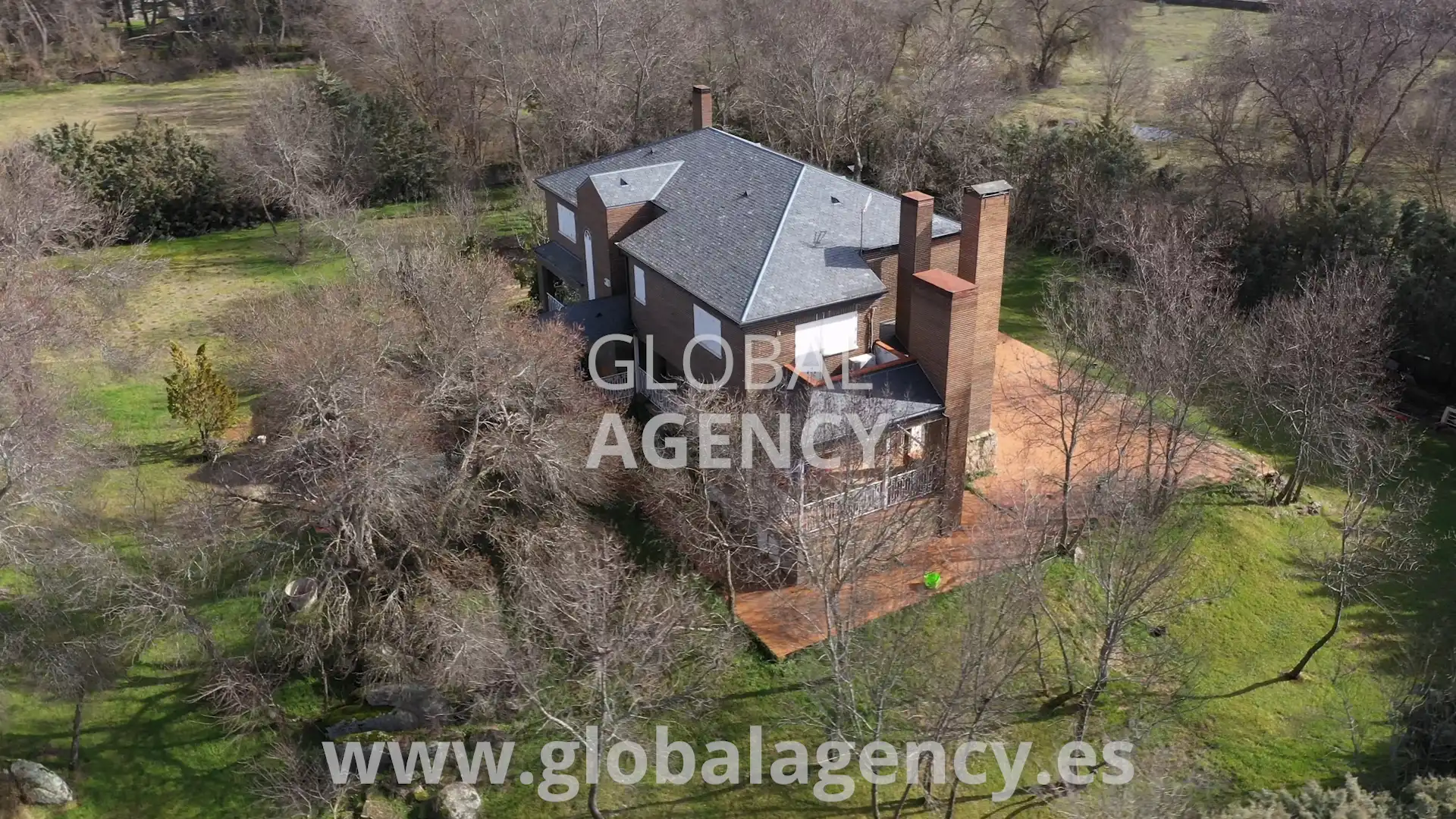 Vista exterior de Casa o xalet en venda en El Escorial amb Aire condicionat, Calefacció i Jardí privat