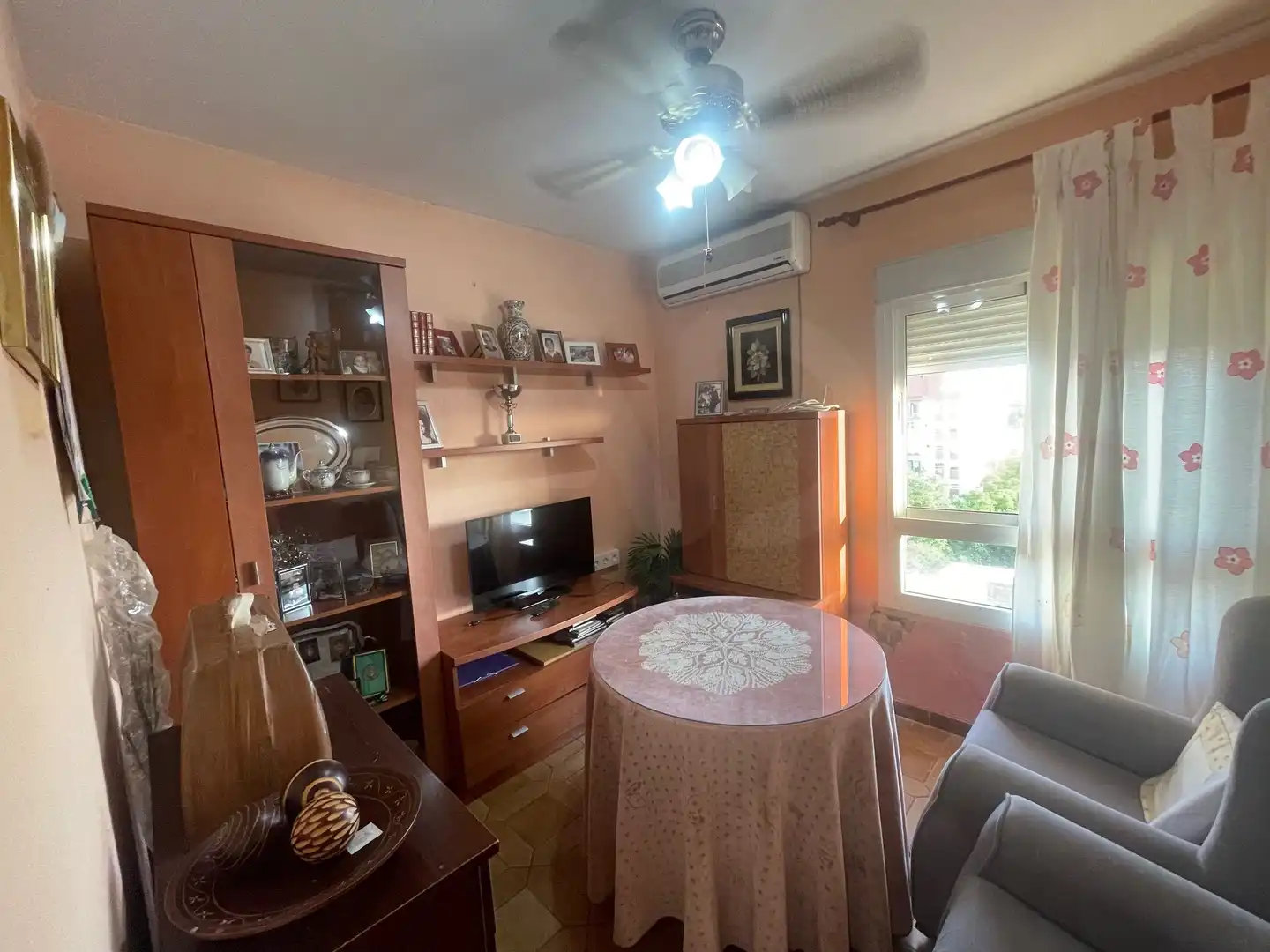 Sala d'estar de Pis en venda en Sevilla amb Aire condicionat i Terrassa