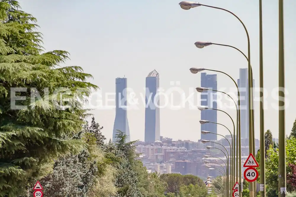 Vista exterior de Piso de alquiler en Madrid con Calefacción, Terraza y Amueblado