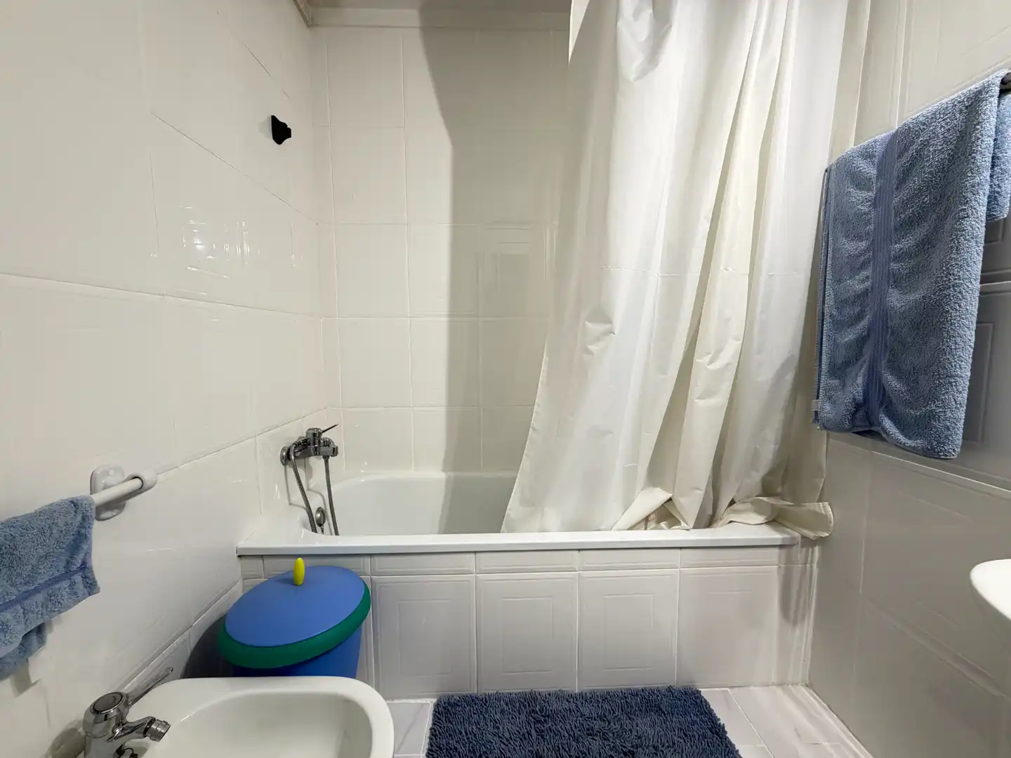 Bany de Apartament en venda en Empuriabrava amb Aire condicionat, Terrassa i Moblat