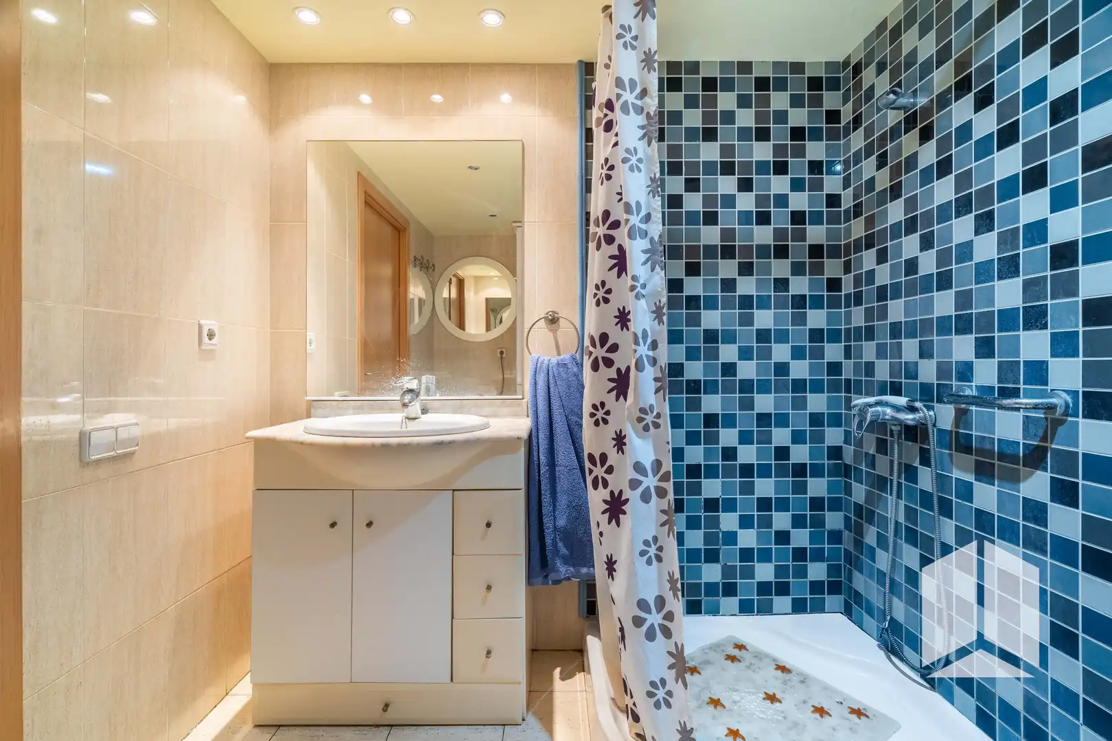 Bathroom of Flat for sale in Castelldefels  with Swimming Pool and Balcony