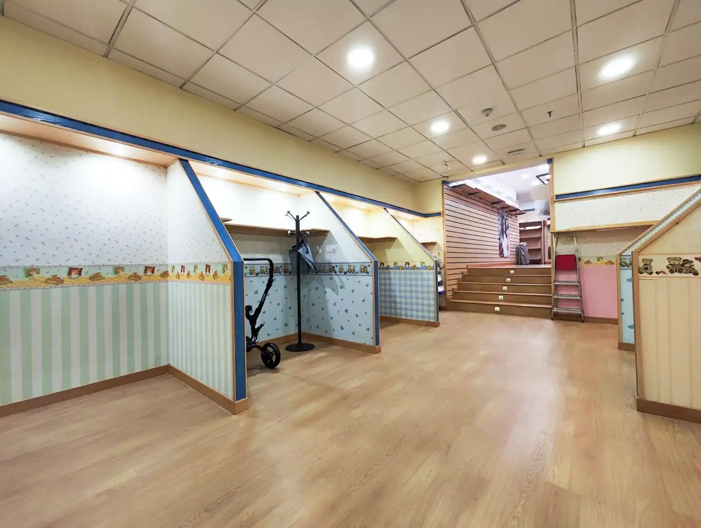 Commercial properties for rent in Puertollano  with Air Conditioner, Parquet flooring and Furnished