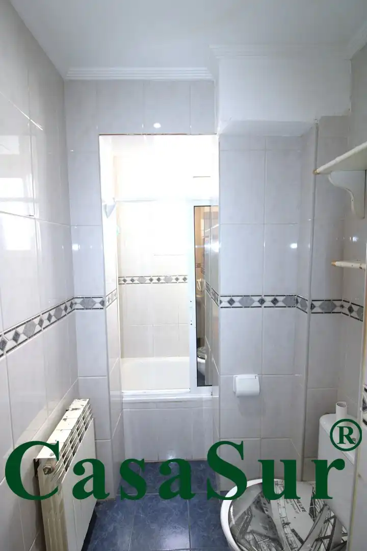 Bathroom of Apartments for sale in Valladolid  with Heating, Parquet flooring and Terrace