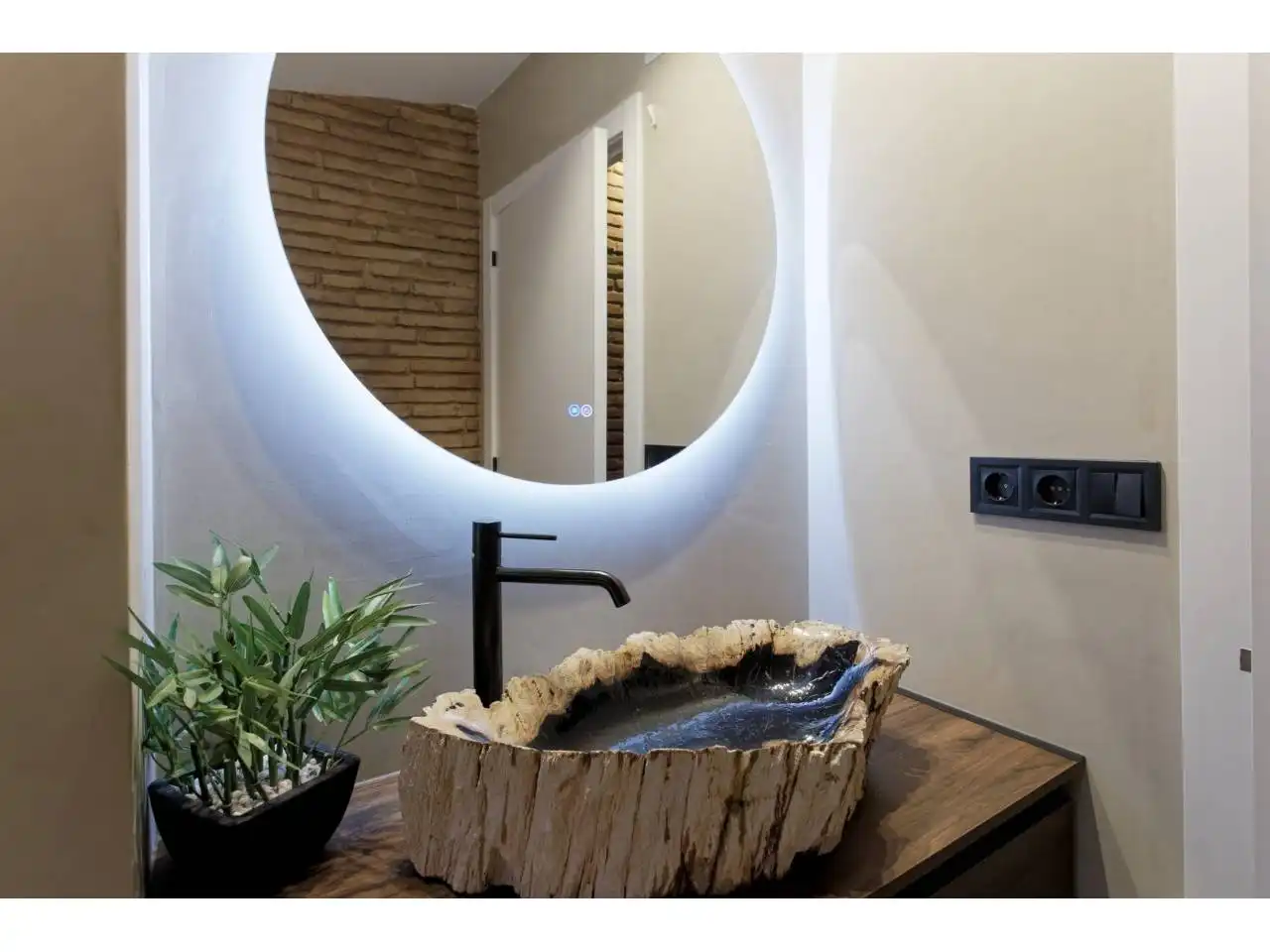 Badezimmer von Wohnungen zum Verkauf in Barcelona mit Klimaanlage, Heizung und Parkett