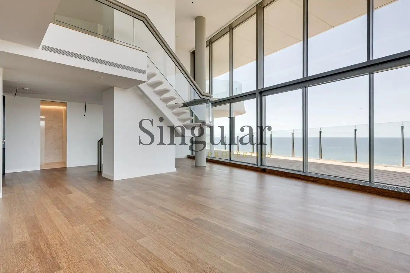 Sala d'estar de Dúplex en venda en Barcelona amb Calefacció, Parquet i Terrassa