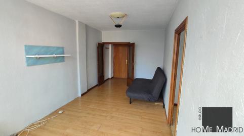 Foto 3 de Piso en venta en Calle del Pico Balaitus, Peñagrande, Madrid