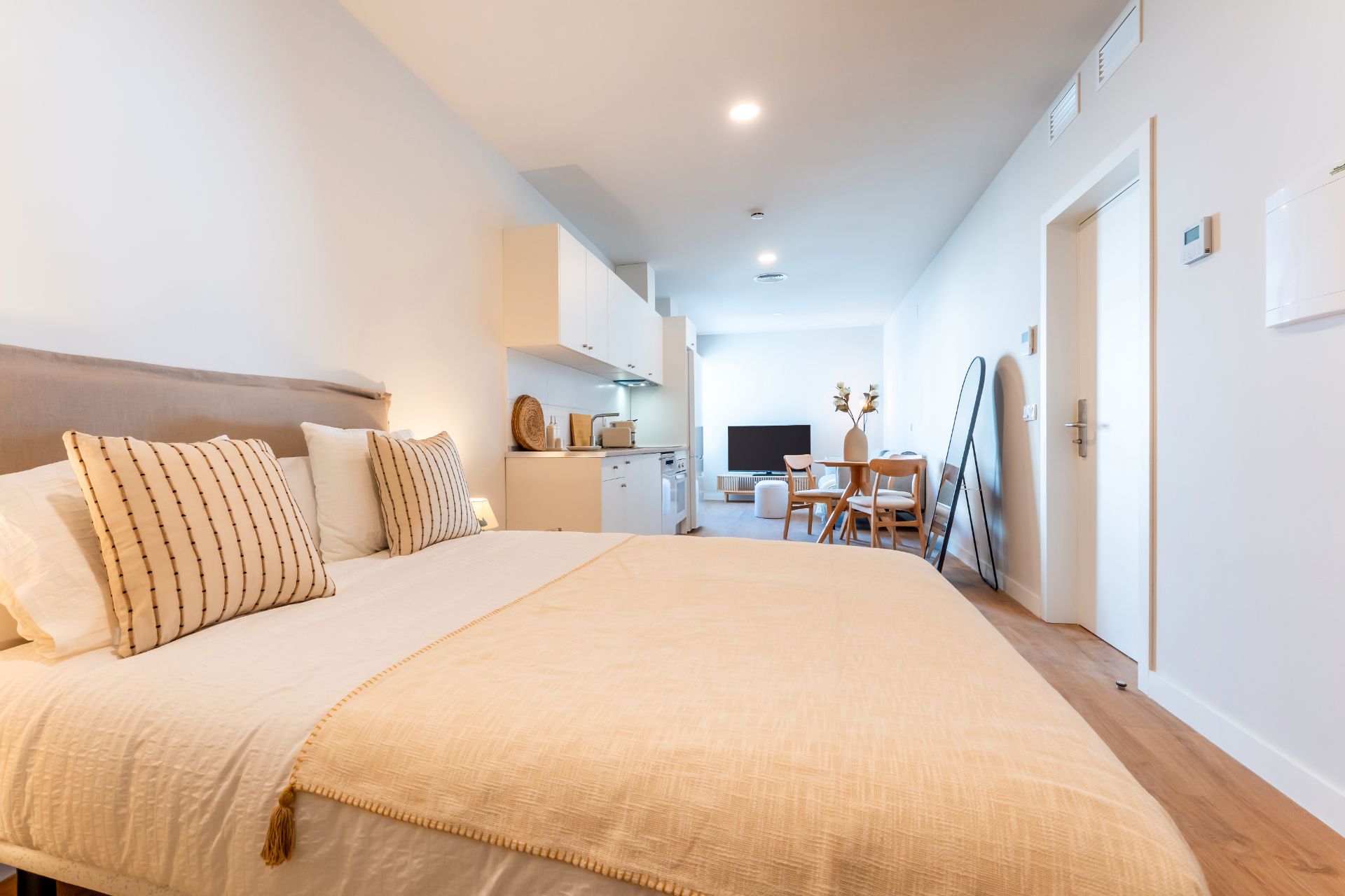 Habitación de Estudio de alquiler en  Sevilla Capital con Aire acondicionado, Calefacción y Amueblado