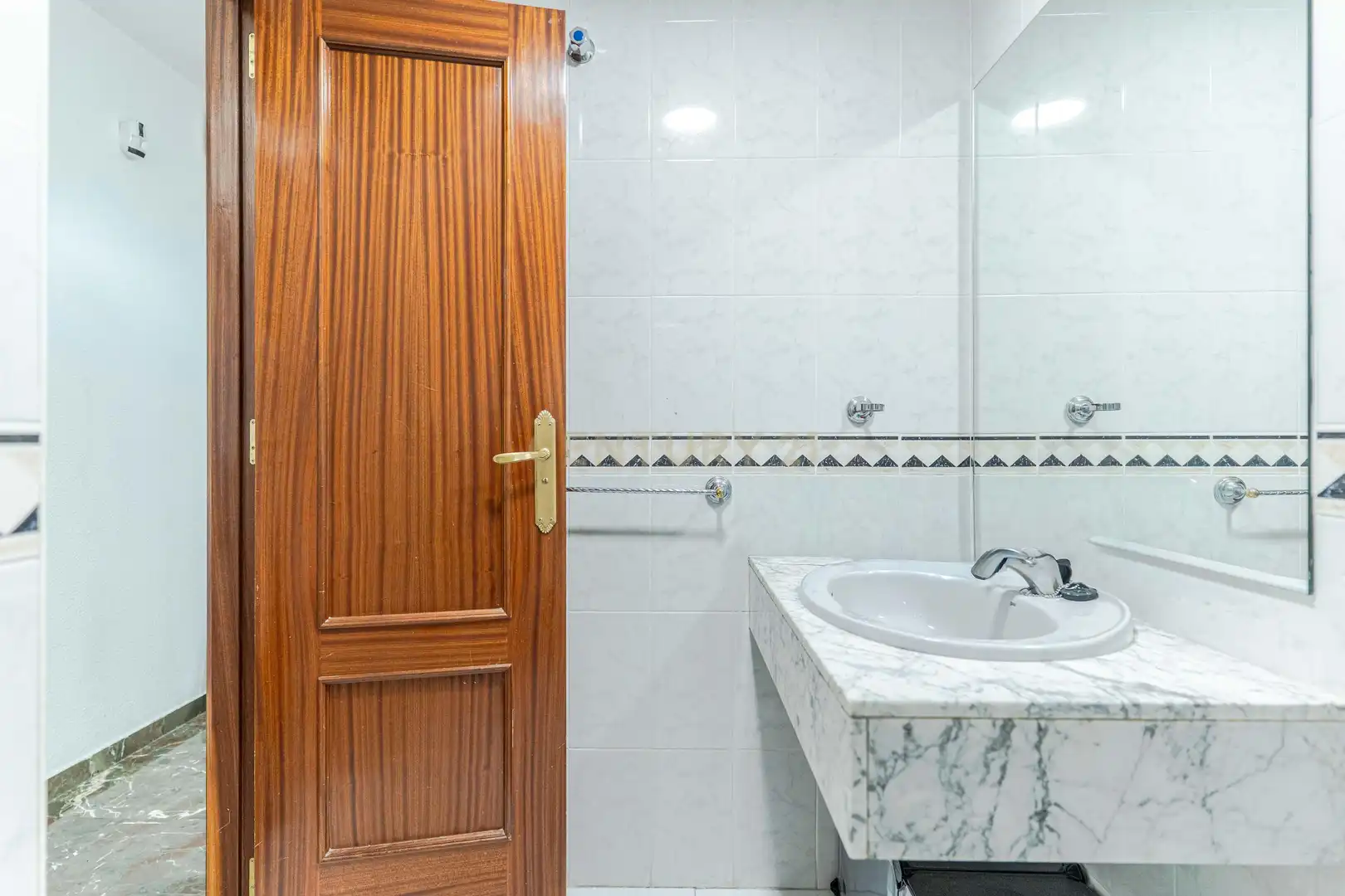 Baño de Apartamento en venta en Granada con Aire acondicionado