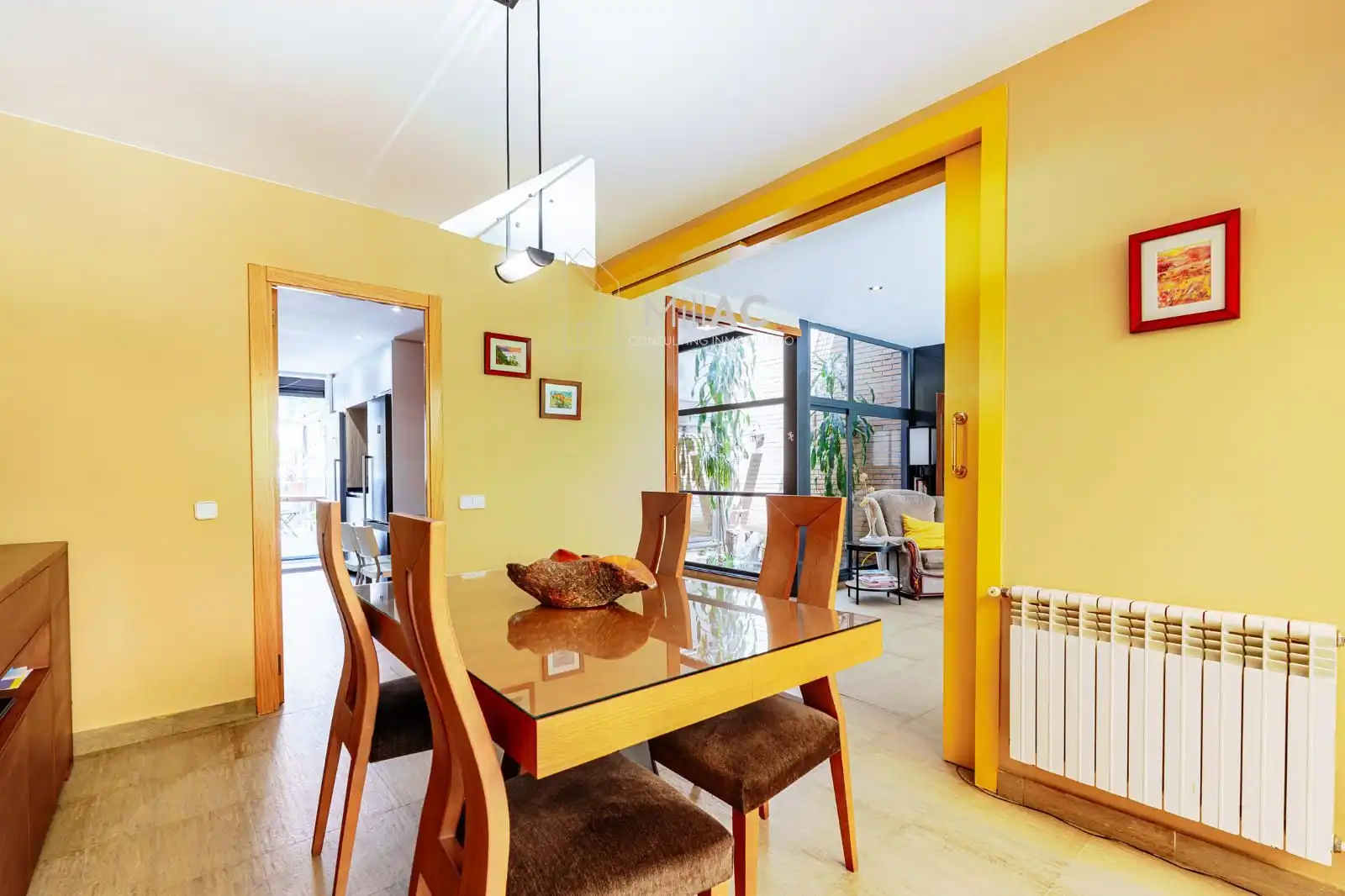 Comedor de Casa adosada en venta en Madrid con Aire acondicionado, Calefacción y Jardín privado