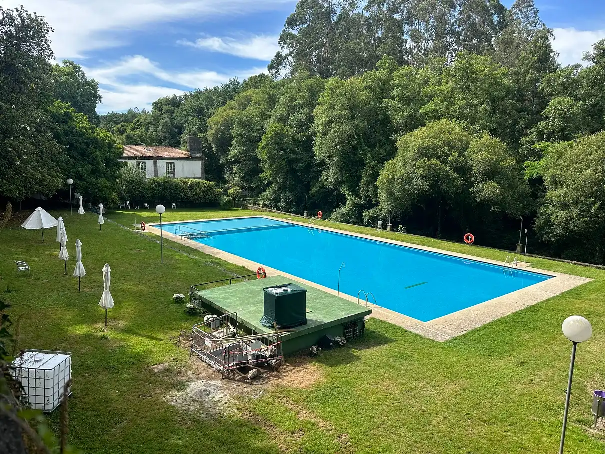 Piscina de Casa o chalet en venta en Santiago de Compostela  con Calefacción, Jardín privado y Parquet