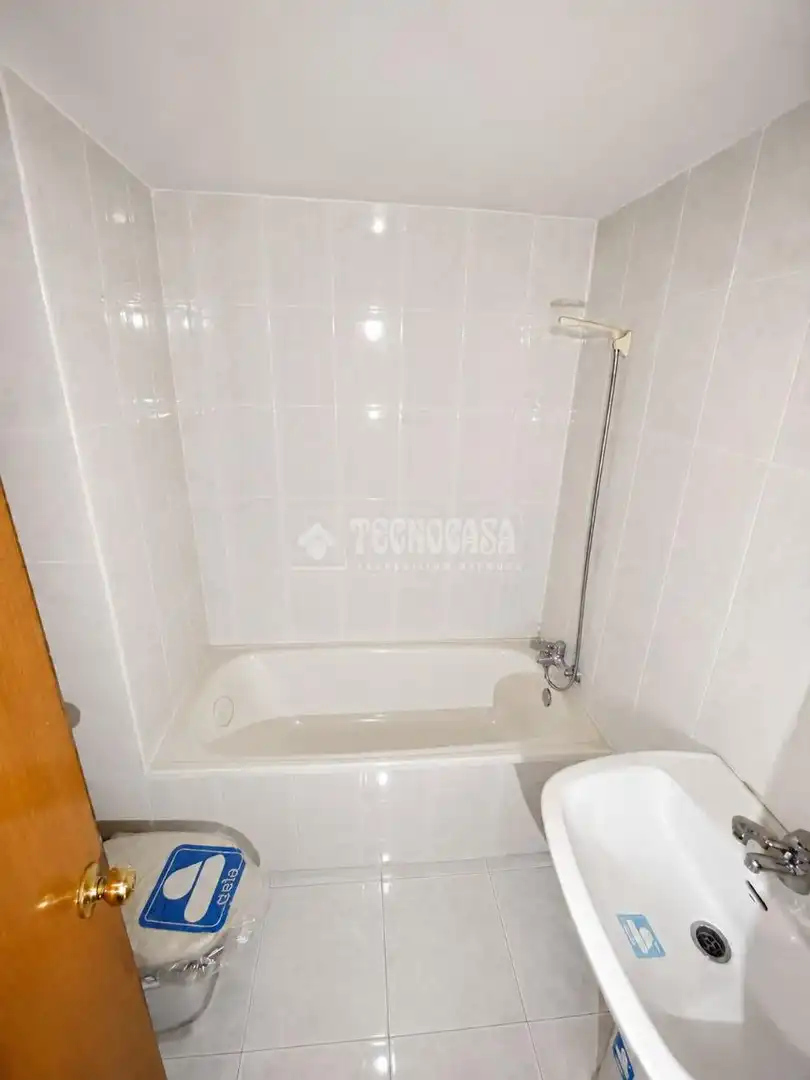 Badezimmer von Wohnung zum Verkauf in Utebo mit Abstellraum, Balkon und Gemeinschaftspool