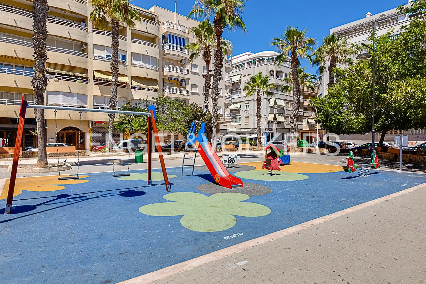 Außenansicht von Wohnung zum Verkauf in Torrevieja mit Klimaanlage, Heizung und Terrasse