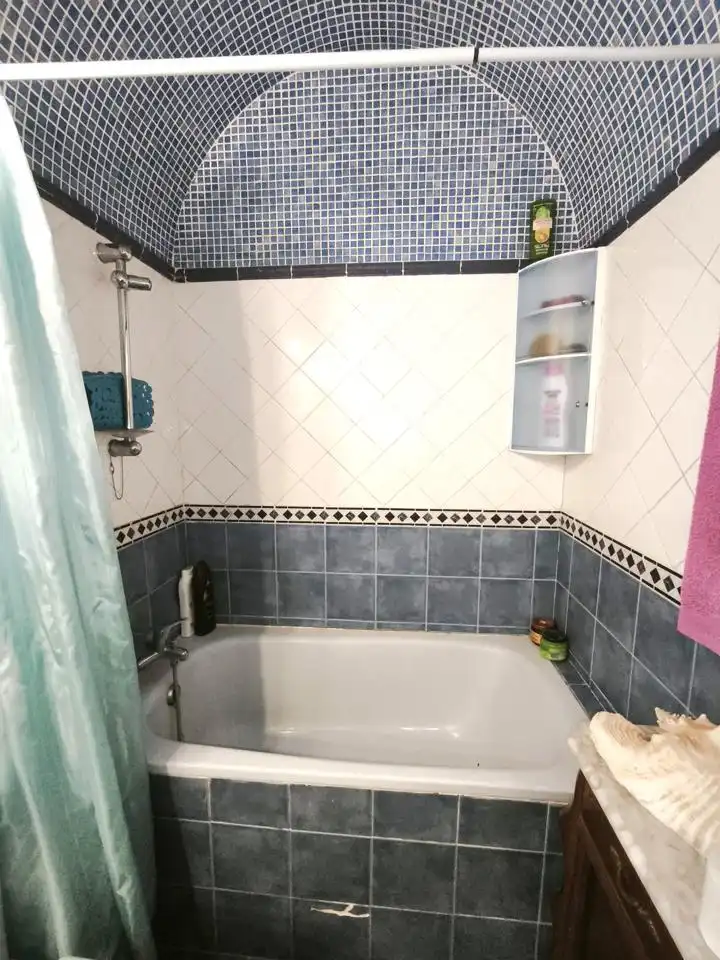 Bany de Casa o xalet en venda en Villa del Prado amb Aire condicionat, Calefacció i Jardí privat