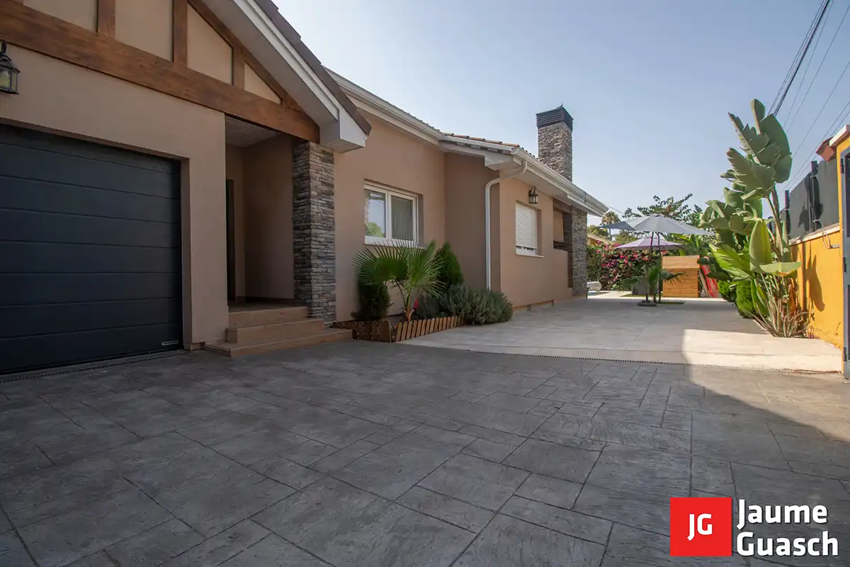 Vista exterior de Casa o chalet en venta en El Vendrell con Aire acondicionado, Calefacción y Jardín privado