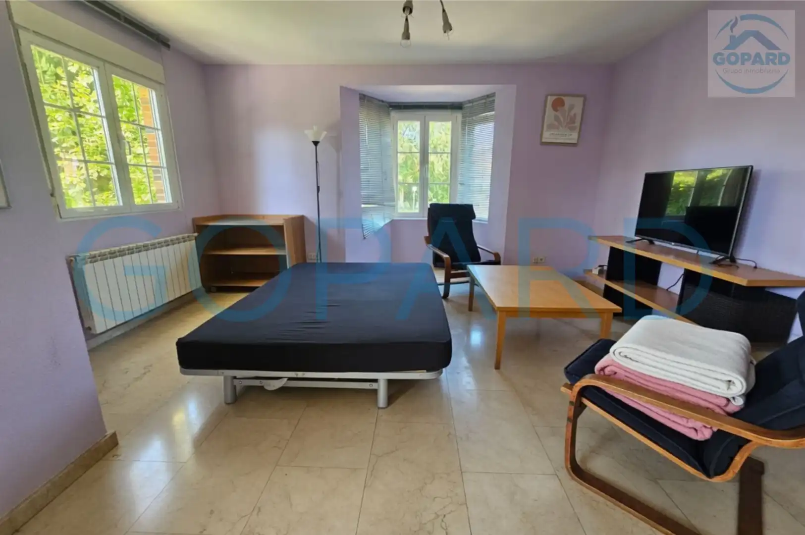 Sala de estar de Casa adosada de alquiler en Villanueva de la Cañada con Calefacción, Jardín privado y Parquet