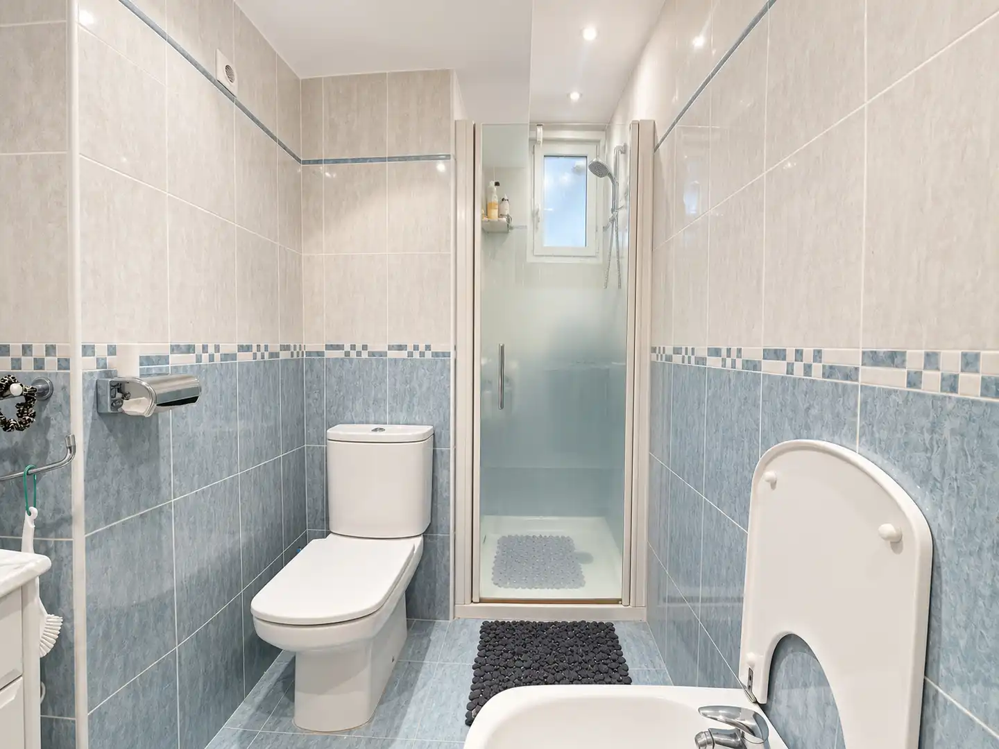 Bathroom of Flat for sale in Patraix