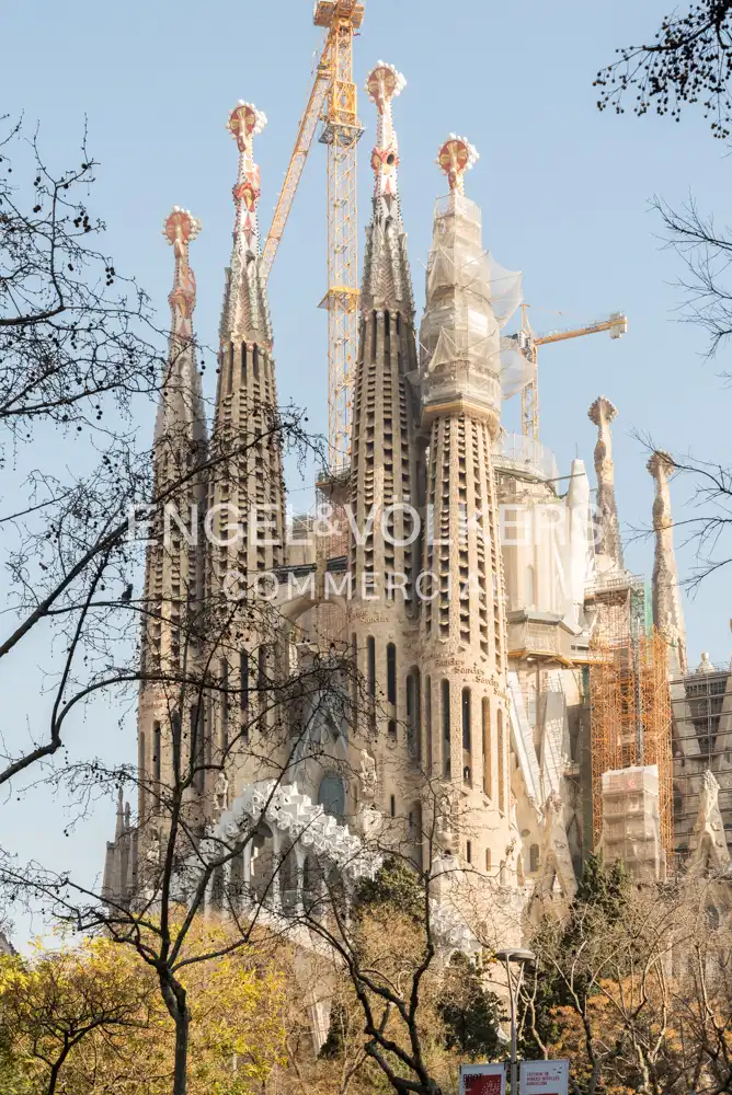 Vista exterior de Edifici en venda en Barcelona