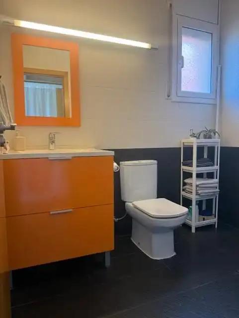 Bany de Casa adosada en venda en Barcelona amb Calefacció, Terrassa i Piscina