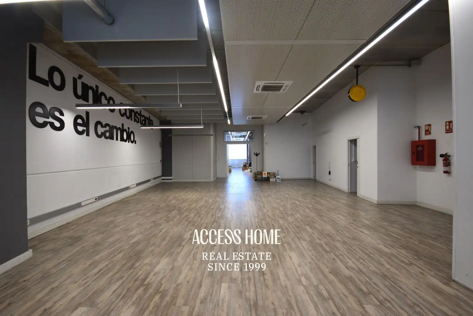 Office for sale in Badalona  with Air Conditioner and Heating