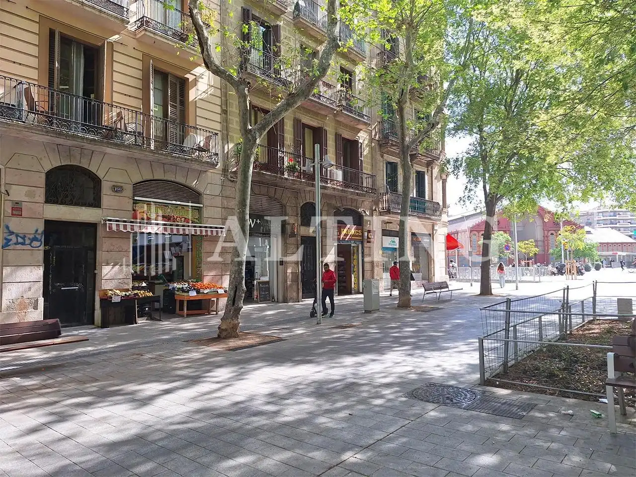 Vista exterior de Local de alquiler en Barcelona con Aire acondicionado