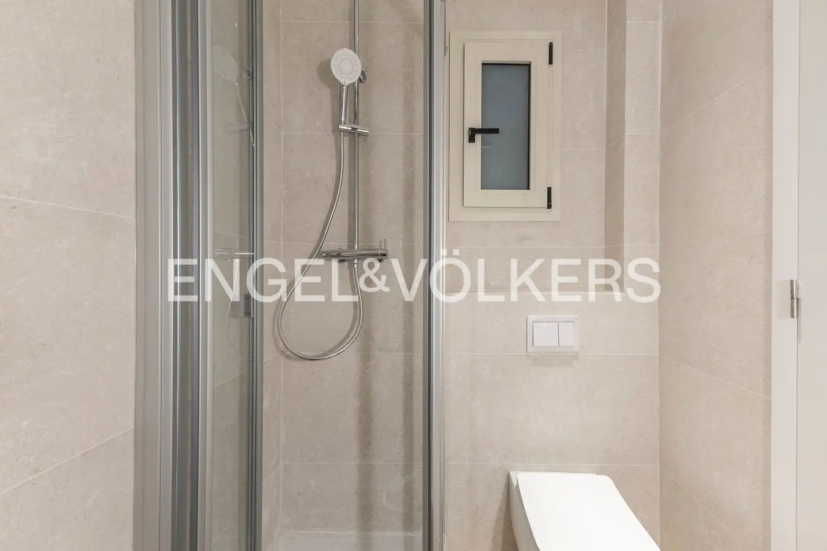 Baño de Piso de alquiler en Barcelona con Aire acondicionado, Calefacción y Parquet