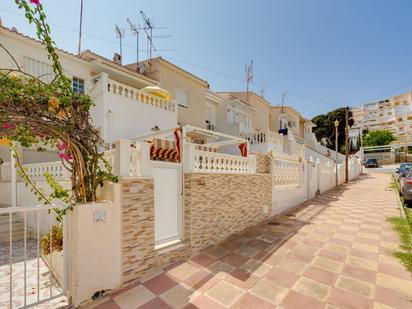 Vista exterior de Casa o xalet en venda en Torrevieja amb Aire condicionat, Terrassa i Moblat