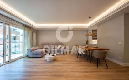 Living room of Flat for sale in  Madrid Capital  with Air Conditioner and Terrace