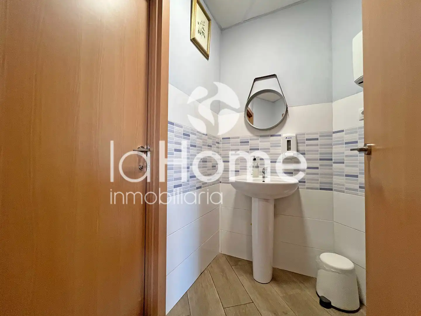 Bathroom of Commercial properties for rent in Mislata  with Air Conditioner, Parquet flooring and Terrace