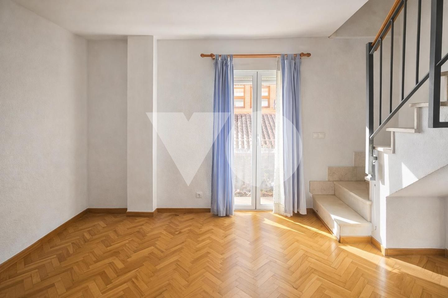 Living room of Duplex for sale in  Madrid Capital  with Air Conditioner, Heating and Parquet flooring