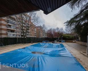 Swimming pool of Flat to rent in  Madrid Capital  with Air Conditioner, Terrace and Community pool