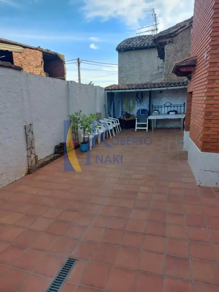 Terrassa de Casa adosada en venda en Cubillas de los Oteros amb Calefacció i Jardí privat