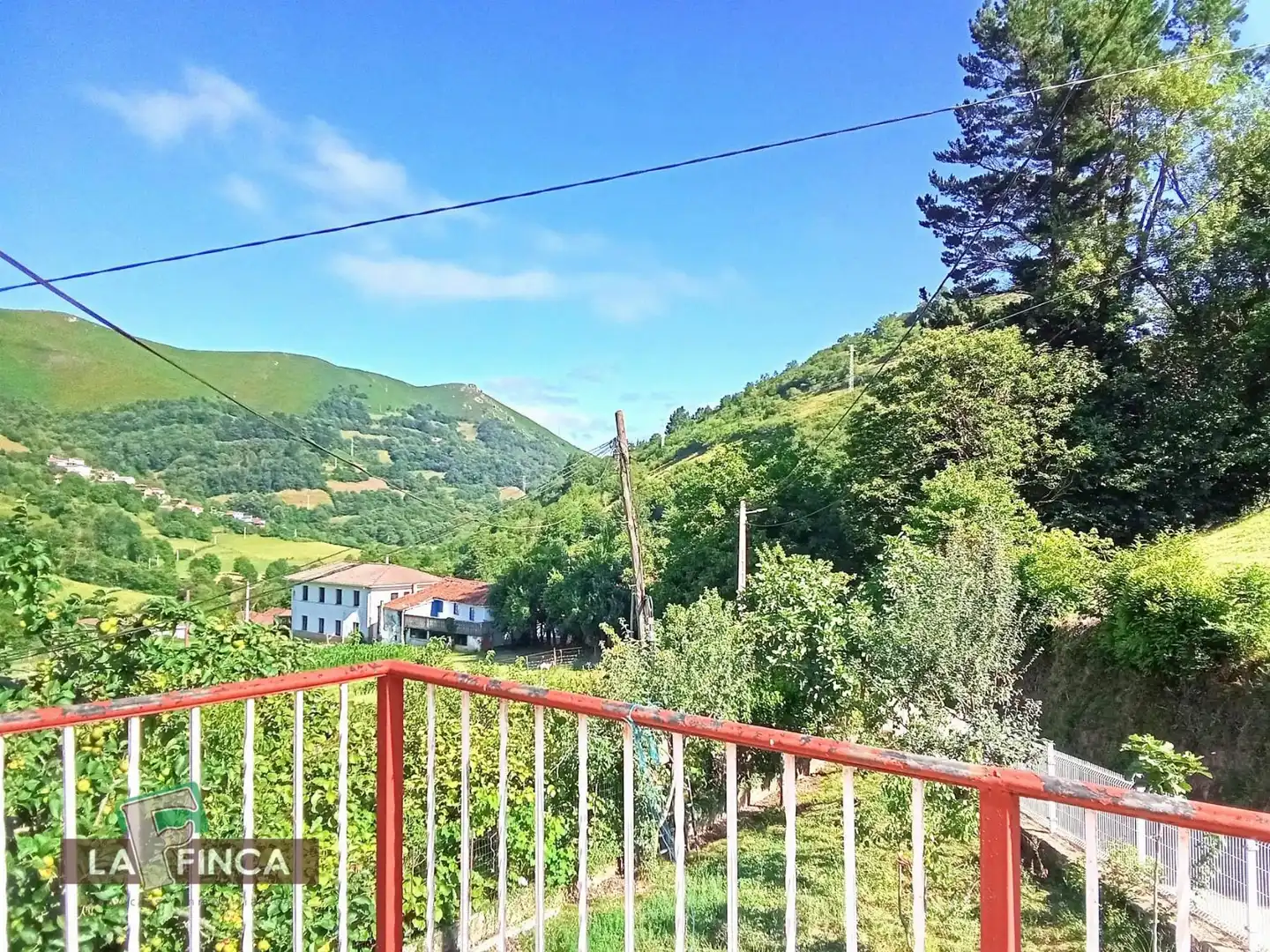 Exterior view of Houses for sale in Belmonte de Miranda  with Heating, Terrace and Storage room